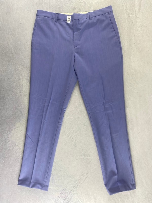 Lot 196  
            Nottingham Prem - Delivery Only 

                
PAUL SMITH MENS TROUSER. SIZE 38/6R