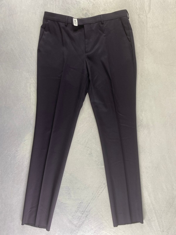 Lot 197  
            Nottingham Prem - Delivery Only 

                
PAUL SMITH MENS TROUSER. SIZE 40/6R MADE FROM 100% WOOL