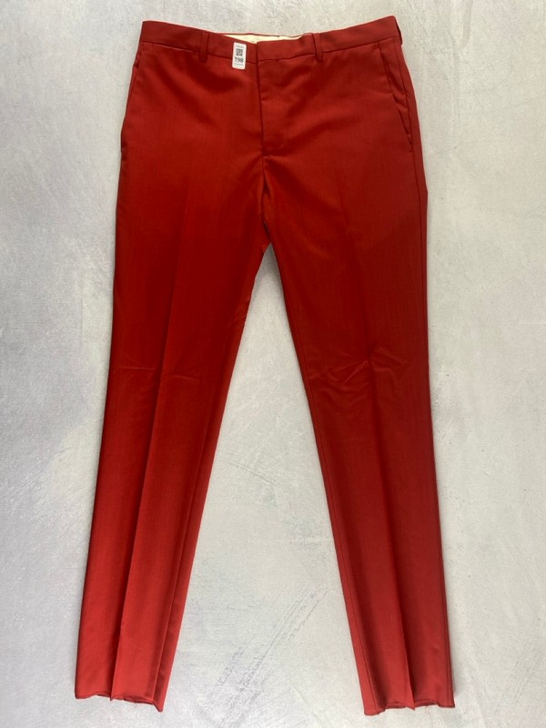 Lot 198  
            Nottingham Prem - Delivery Only 

                
PAUL SMITH MENS TROUSER. SIZE 38/6R
