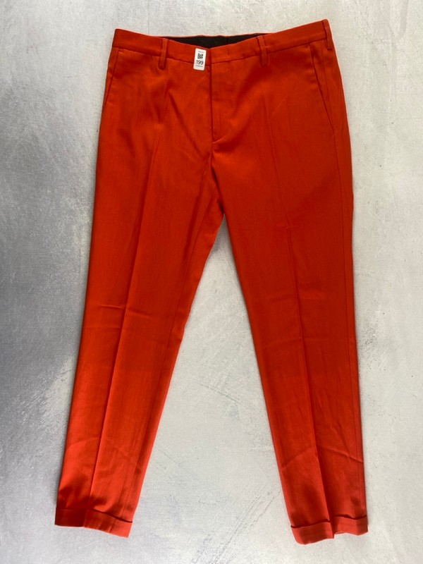 Lot 199  
            Nottingham Prem - Delivery Only 

                
PAUL SMITH MENS TROUSER. SIZE 32