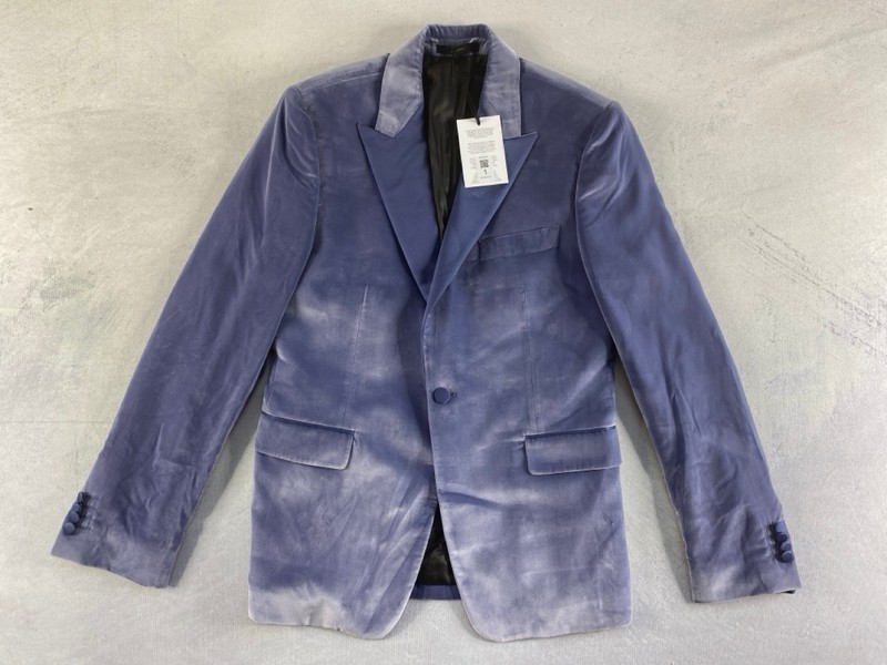 Lot 1  
            Nottingham Prem - Delivery Only 

                
PAUL SMITH MENS 2 BUTTON JACKET.SIZE R38 MADE FROM 100% POLYESTER