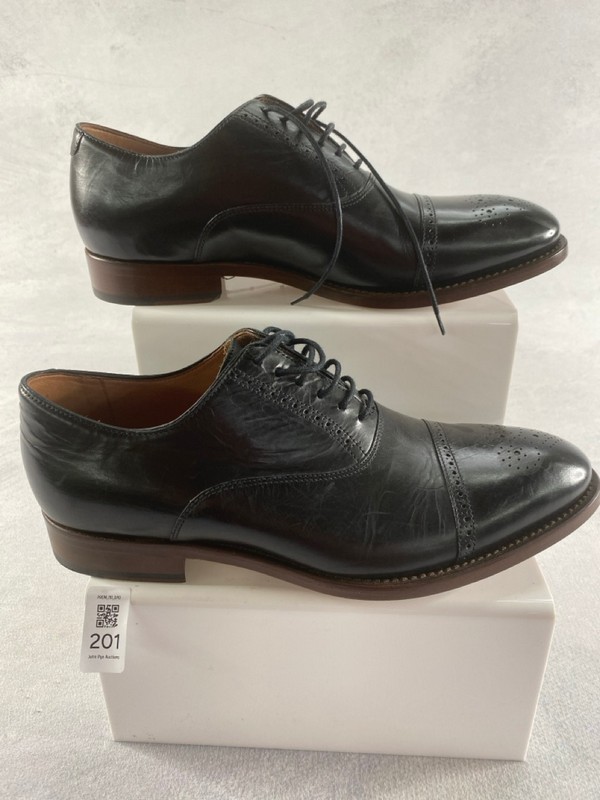 Lot 201  
            Nottingham Prem - Delivery Only 

                
PAUL SMITH MENS SHOES IN BLACK SIZE 7