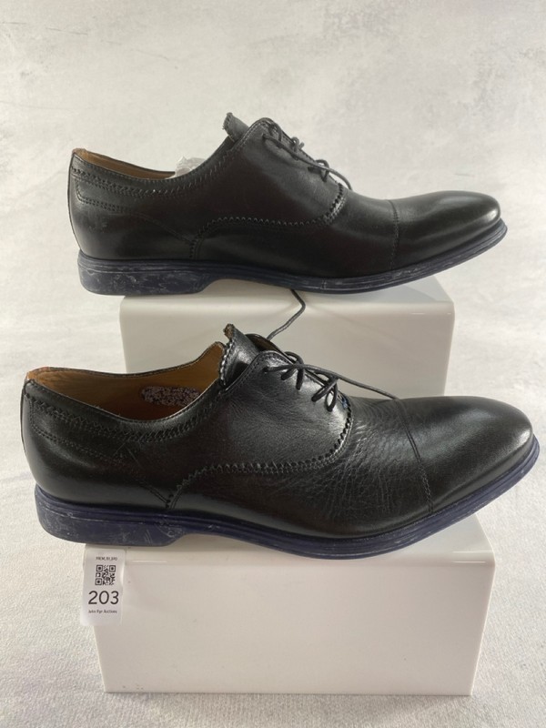 Lot 203  
            Nottingham Prem - Delivery Only 

                
PAUL SMITH MENS SHOES IN BLACK SIZE 8