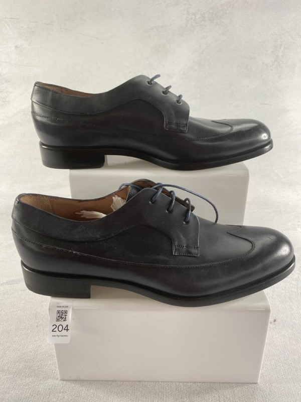 Lot 204  
            Nottingham Prem - Delivery Only 

                
PAUL SMITH MENS SHOES IN BLACK SIZE 8