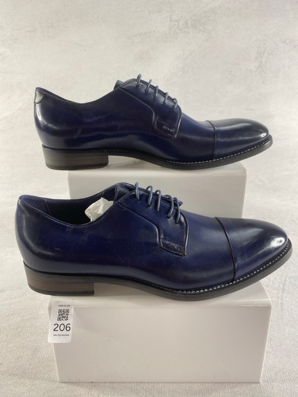 Lot 206  
            Nottingham Prem - Delivery Only 

                
PAUL SMITH MENS SHOES IN BLUE SIZE 8