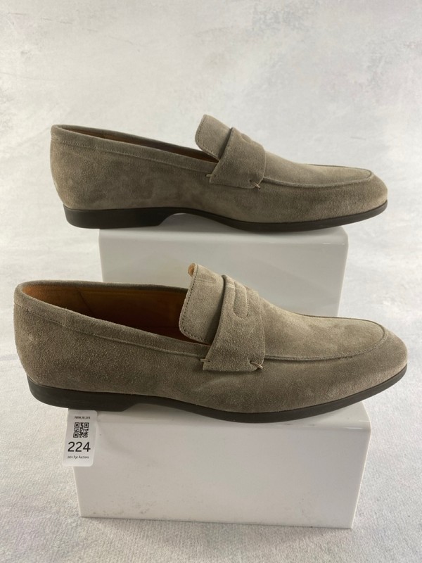 Lot 224  
            Nottingham Prem - Delivery Only 

                
PAUL SMITH MENS SHOES IN SIZE 8