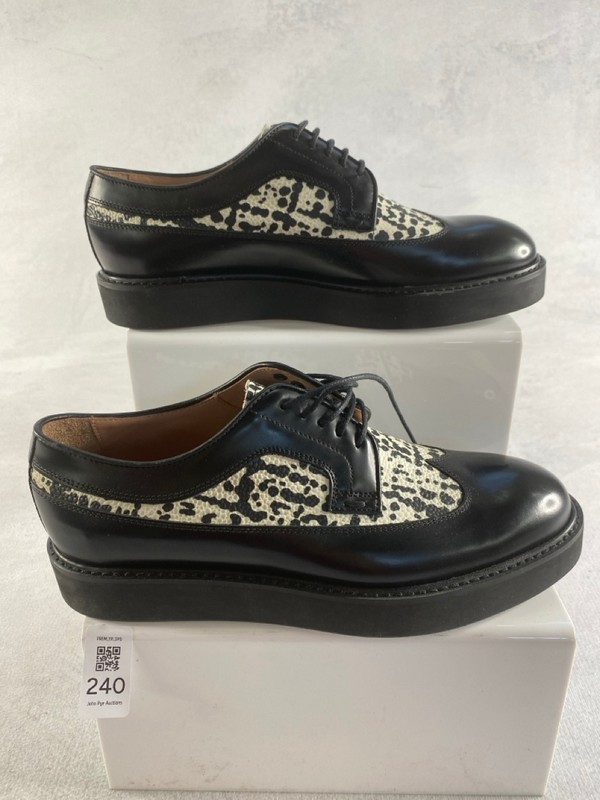 Lot 240  
            Nottingham Prem - Delivery Only 

                
PAUL SMITH WOMENS SHOES SIZE 37
