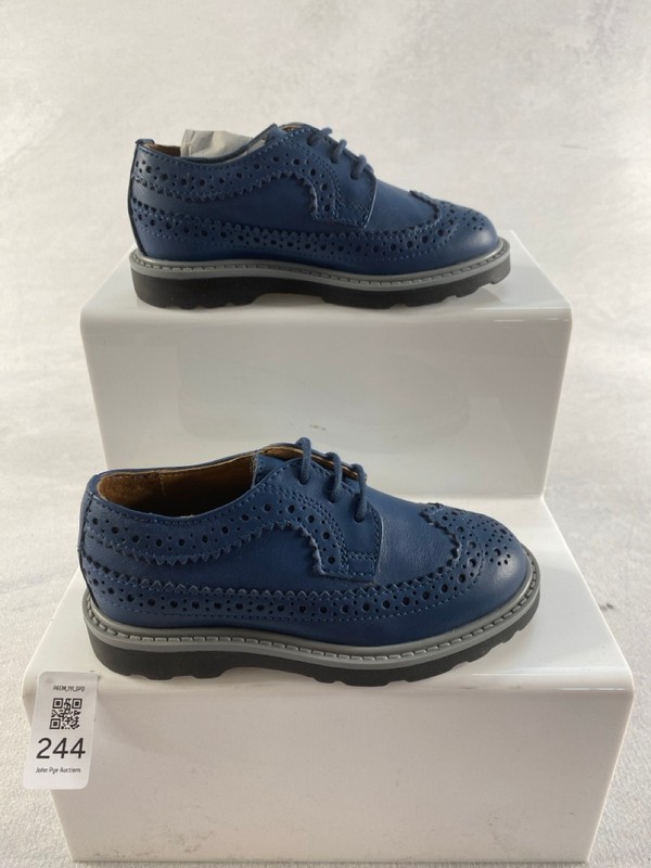 Lot 244  
            Nottingham Prem - Delivery Only 

                
PAUL SMITH JUNIOR SHOES SIZE 25