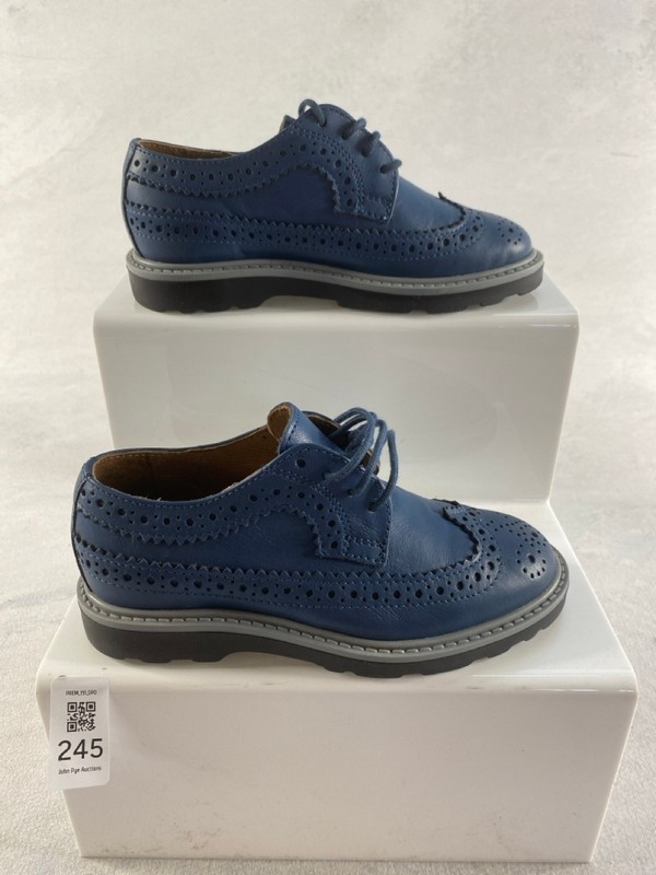 Lot 245  
            Nottingham Prem - Delivery Only 

                
PAUL SMITH JUNIOR SHOES SIZE 28
