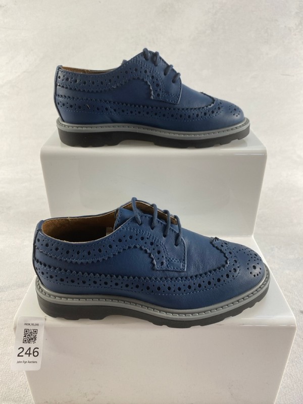 Lot 246  
            Nottingham Prem - Delivery Only 

                
PAUL SMITH JUNIOR SHOES SIZE 28