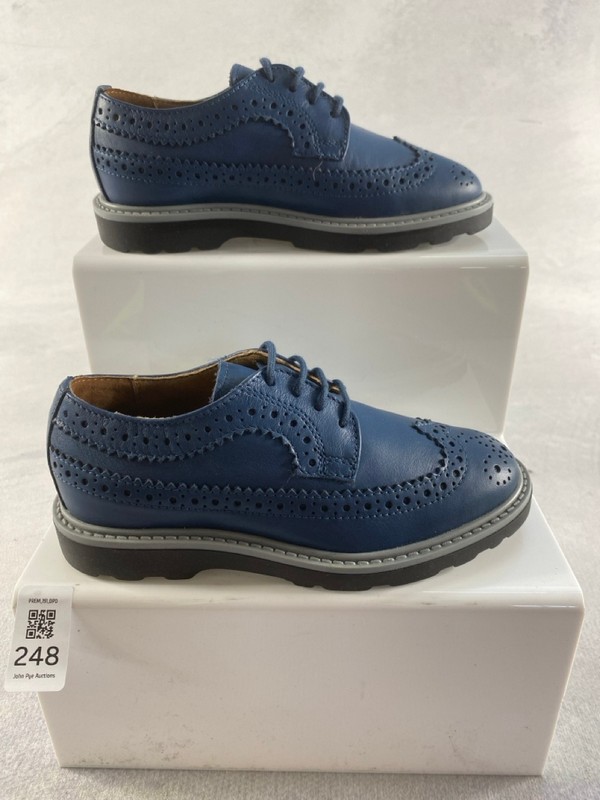 Lot 248  
            Nottingham Prem - Delivery Only 

                
PAUL SMITH JUNIOR SHOES SIZE 29