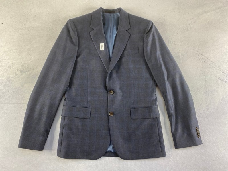 Lot 24  
            Nottingham Prem - Delivery Only 

                
PAUL SMITH MENS 2 BUTTON JACKET.SIZE 38R/48R MADE FROM 100% LAINE