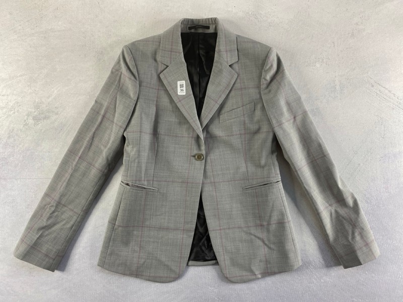 Lot 36  
            Nottingham Prem - Delivery Only 

                
PAUL SMITH MENS 2 BUTTON JACKET.SIZE 40/6R MADE FROM 100% WOOL