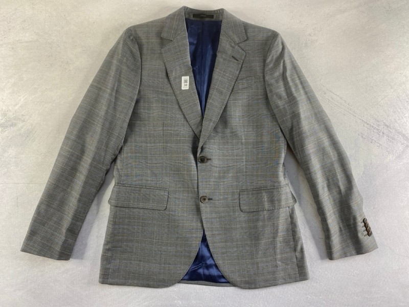 Lot 38  
            Nottingham Prem - Delivery Only 

                
PAUL SMITH MENS 2 BUTTON JACKET.SIZE R38 MADE FROM 100% WOOL