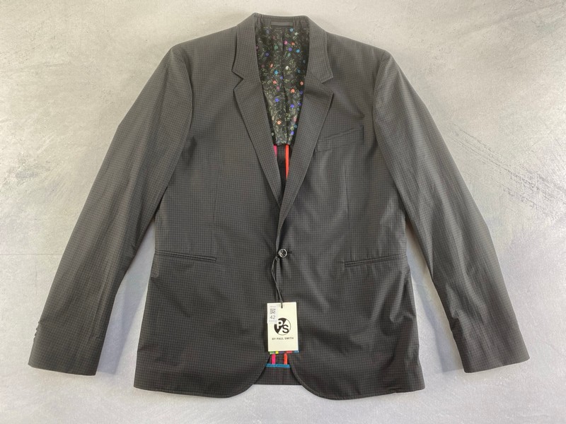 Lot 42  
            Nottingham Prem - Delivery Only 

                
PAUL SMITH MENS 2 BUTTON JACKET.SIZE 42/52 MADE FROM 100% WOOL