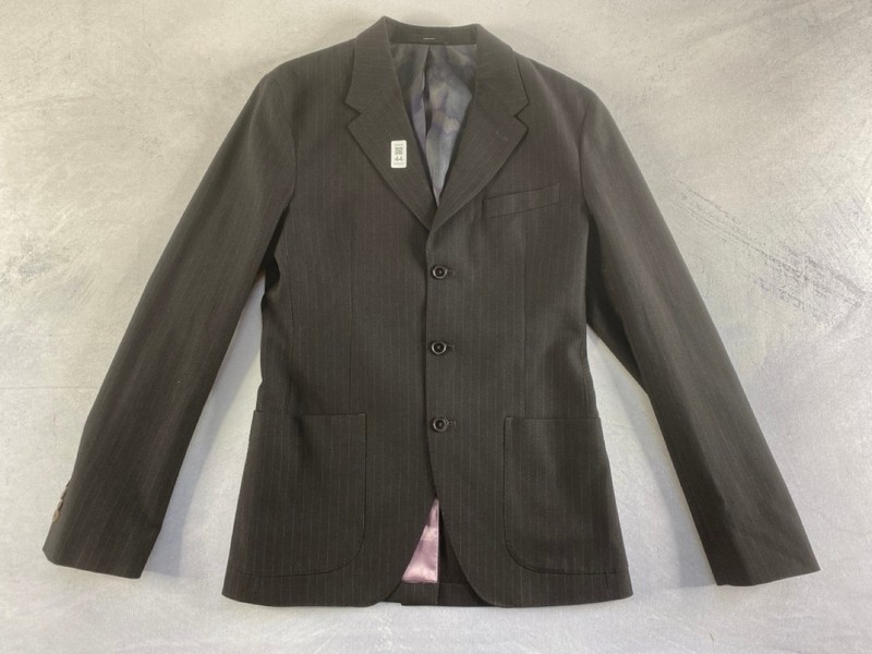 Lot 44  
            Nottingham Prem - Delivery Only 

                
PAUL SMITH MENS 2 BUTTON JACKET.SIZE 38R/48R MADE FROM 100% LAINE