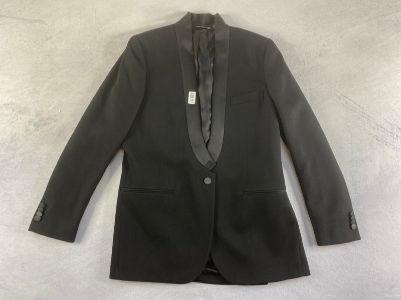 Lot 45  
            Nottingham Prem - Delivery Only 

                
PAUL SMITH MENS 2 BUTTON JACKET.SIZE 44 MADE FROM 100% WOOL