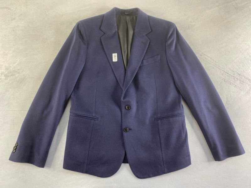 Lot 72  
            Nottingham Prem - Delivery Only 

                
PAUL SMITH MENS 2 BUTTON JACKET.SIZE 42/52R MADE FROM 100% WOOL