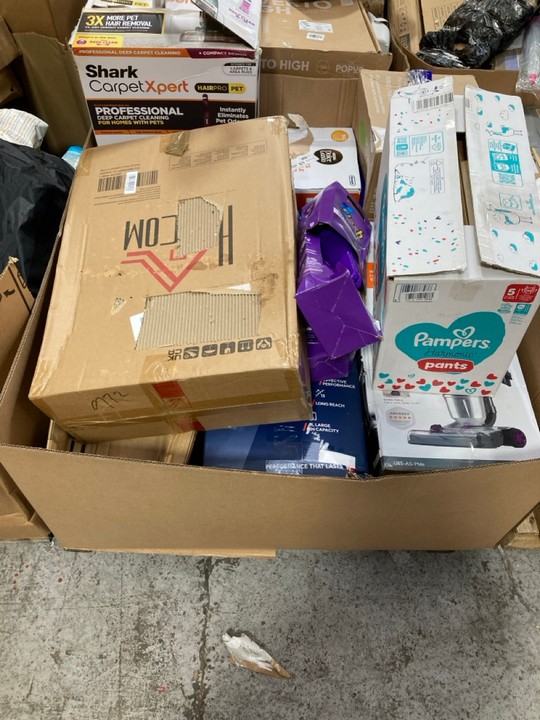 Lot 318  
            Marchington SR17 - Delivery or Collection 

                
PALLET OF ASSORTED HOUSEHOLD ITEMS TO INCLUDE SHARK CARPET XPERT HAIR PRO PET VAC...