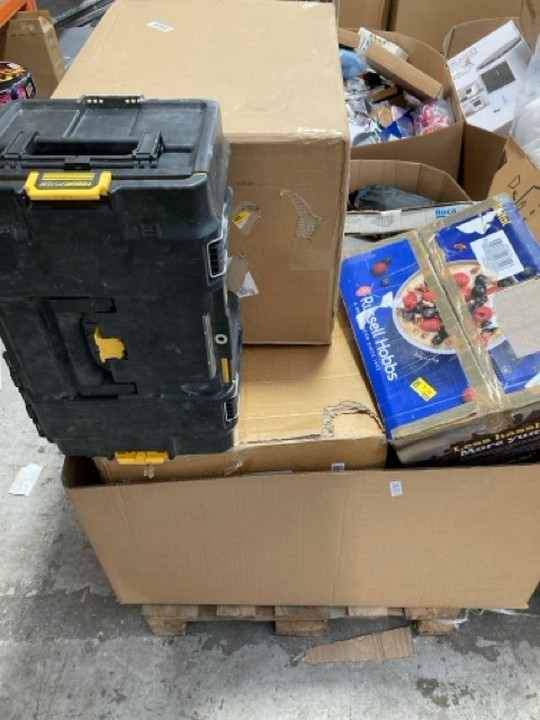 Lot 327  
            Marchington SR17 - Delivery or Collection 

                
PALLET OF ASSORTED HOUSEHOLD ITEMS TO INCLUDE RUSSELL HOBBS DIGITAL 20L MICROWAVE...