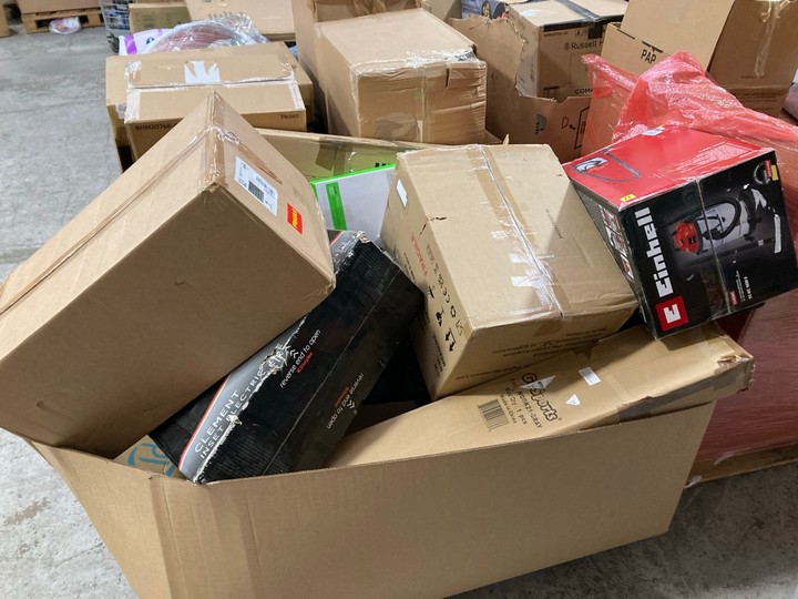 Lot 328  
            Marchington SR17 - Delivery or Collection 

                
PALLET OF ASSORTED HOUSEHOLD ITEMS TO INCLUDE DIMPLEX CLEMENT INSET ELECTRIC FIRE...