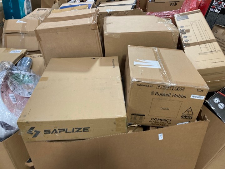 Lot 329  
            Marchington SR17 - Delivery or Collection 

                
PALLET OF ASSORTED HOUSEHOLD ITEMS TO INCLUDE RUSSELL HOBBS RHM2076B-AZ MICROWAVE...