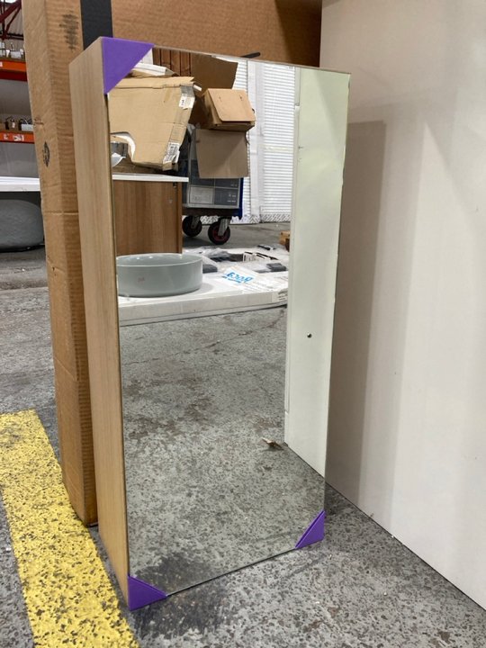 Lot 1206  
            Marchington SR18 - Collection 

                
(COLLECTION ONLY) WALL HUNG 1 DOOR MIRRORED BATHROOM CABINET IN A LIGHT ELM FRAME...