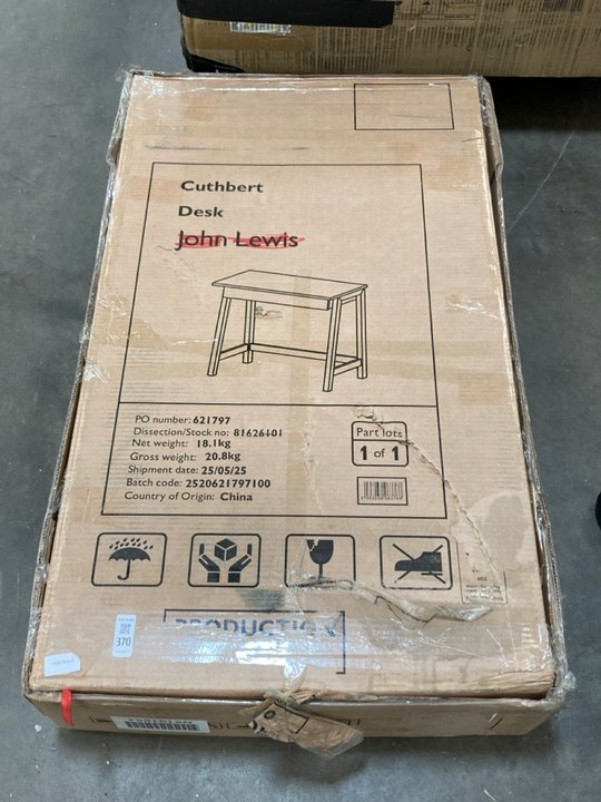Lot 370  
            Marchington SR10 - Delivery or Collection 

                
JOHN LEWIS & PARTNERS CUTHBERT DESK IN NATURAL - ORIGINAL RRP £179: LOCATION - A3