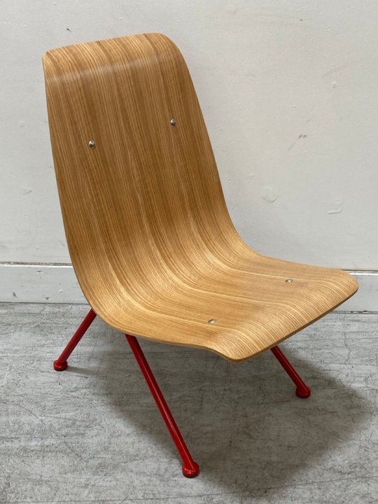 Lot 392  
            Marchington SR10 - Delivery or Collection 

                
AVIAN SIDE CHAIR IN RED & NATURAL: LOCATION - A3