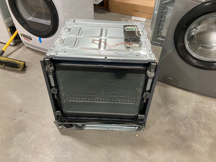 Lot 428  
            Marchington SR10 - Delivery or Collection 

                
60CM ELECTRIC SINGLE OVEN: LOCATION - A2