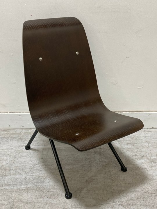 Lot 444  
            Marchington SR10 - Delivery or Collection 

                
AVIAN SIDE CHAIR IN BROWN & BLACK: LOCATION - A1