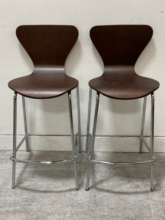 Lot 474  
            Marchington SR10 - Delivery or Collection 

                
PAIR OF VENUS SP HIGH STOOLS IN WENGE: LOCATION - A1