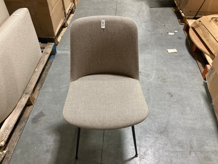 Lot 523  
            Marchington SR10 - Delivery or Collection 

                
UPHOLSTERED SIDE CHAIR IN BEIGE FABRIC WITH DARK BRASS METAL FRAME: LOCATION - A10
