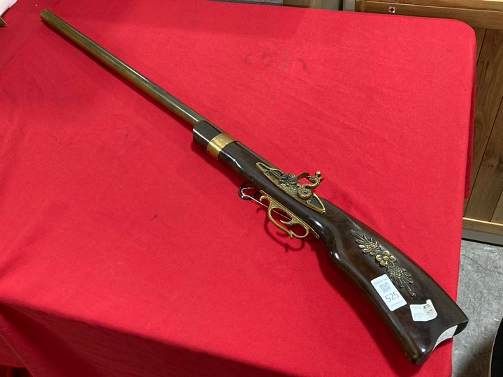 Lot 525  
            Marchington SR10 - Delivery or Collection 

                
SOLID WOOD AND BRASS ORNAMENTAL WALL HANGING MUSKET: LOCATION - D2