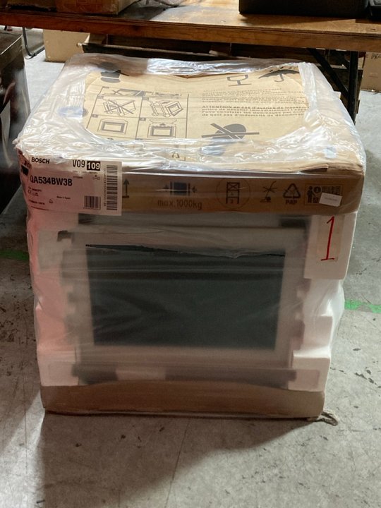 Lot 531  
            Marchington SR10 - Delivery or Collection 

                
BOSCH SERIES 4 BUILT IN SINGLE ELECTRIC OVEN WITH STEAM FUNCTION : MODEL HQA534BW...