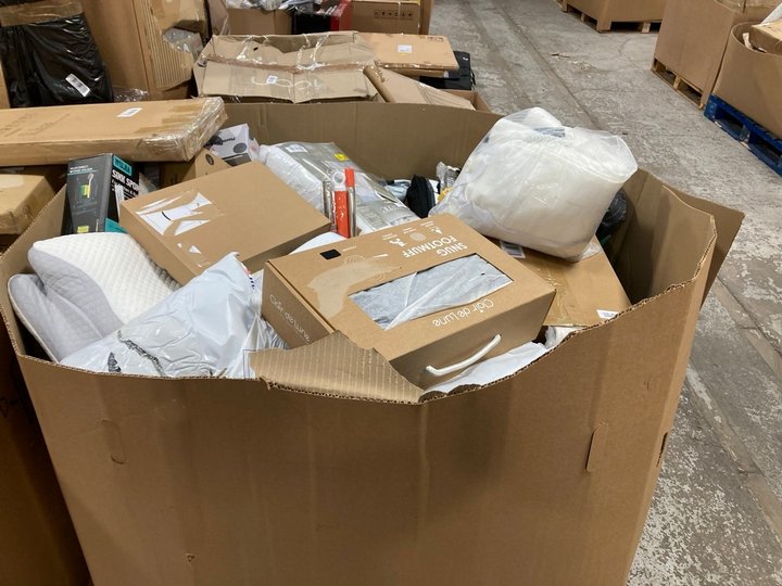 Lot 585  
            Marchington SR10 - Delivery or Collection 

                
PALLET OF ASSORTED ITEMS TO INCLUDE CLAIR DE LUNE SNUG FOOTMUFF IN BLACK: LOCATIO...
