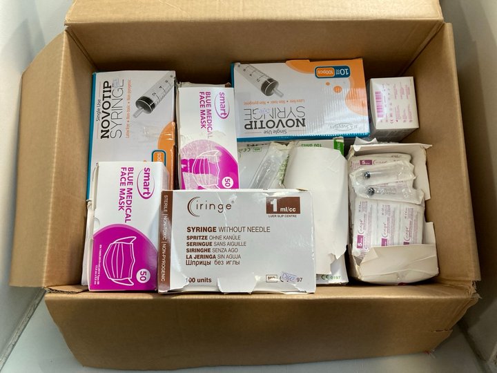 Lot 1006  
            Marchington SR13 - Parcel Delivery Only 

                
QTY OF ASSORTED HEALTHCARE ITEMS TO INCLUDE 3 X BOXES OF 50 BLUE MEDICAL FACE MAS...