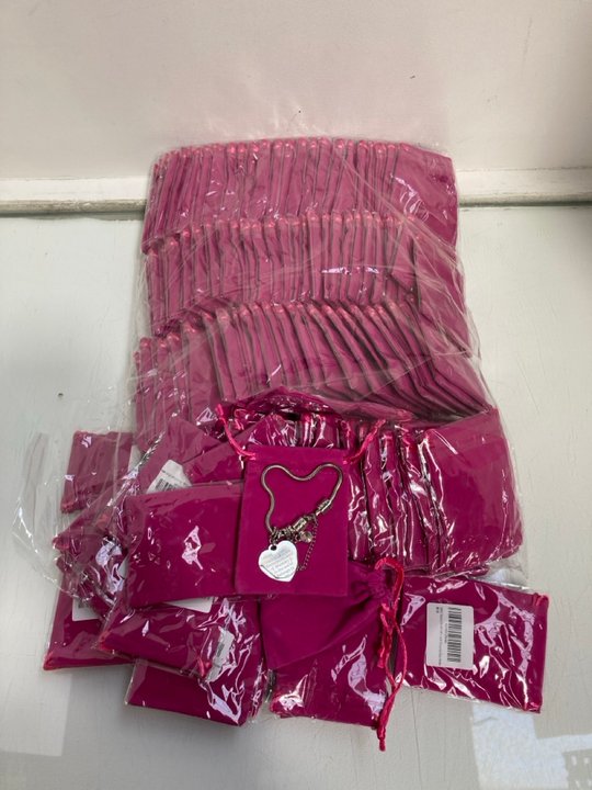 Lot 1014  
            Marchington SR13 - Parcel Delivery Only 

                
QTY OF LEAVING GIFT KEYRINGS IN SILVER: LOCATION - H1