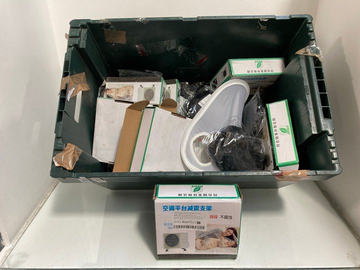 Lot 1027  
            Marchington SR13 - Parcel Delivery Only 

                
QTY OF ASSORTED ITEMS TO INCLUDE FOLDABLE SOFTBOX PHOTOGRAPHY FLASH LENSES: LOCAT...