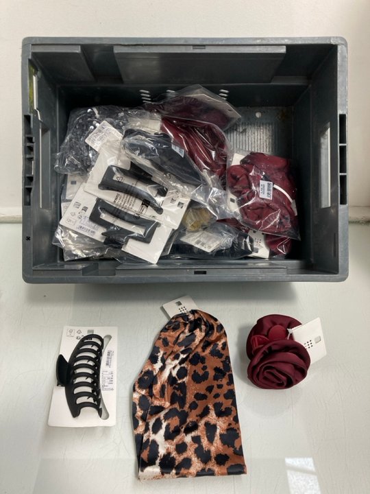 Lot 1032  
            Marchington SR13 - Parcel Delivery Only 

                
QTY OF ASSORTED CLAIRES ACCESSORIES HAIR ACCESSORIES TO INCLUDE LEOPARD PRINT HEA...