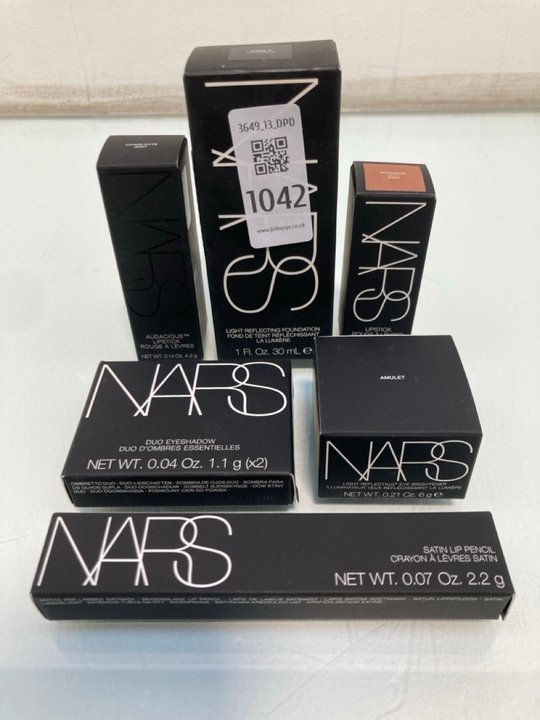 Lot 1042  
            Marchington SR13 - Parcel Delivery Only 

                
6 X ASSORTED NARS MAKE UP TO INCLUDE 3.5G LIPSTICK IN SHADE MIRAMAR: LOCATION - G1