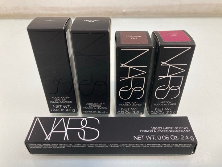 Lot 1047  
            Marchington SR13 - Parcel Delivery Only 

                
5 X ASSORTED NARS MAKE UP TO INCLUDE 2.4G VELVET MATTE LIP PENCIL IN SHADE BETTIN...