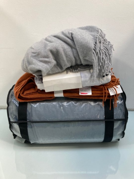 Lot 1068  
            Marchington SR13 - Parcel Delivery Only 

                
4 X ASSORTED HOME FURNISHINGS TO INCLUDE TED BAKER FRESH START KINGSIZE DUVET COV...