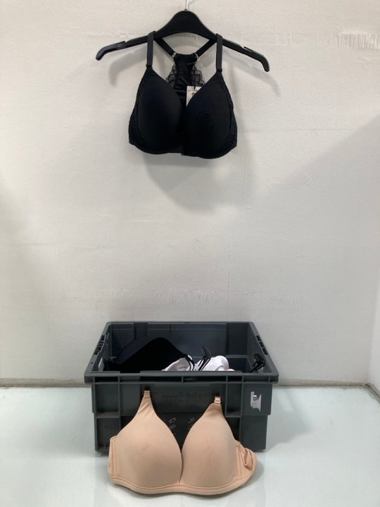 Lot 1076  
            Marchington SR13 - Parcel Delivery Only 

                
QTY OF ASSORTED WOMENS UNDERWEAR IN VARIOUS SIZES TO INCLUDE JOHN LEWIS & PARTNER...