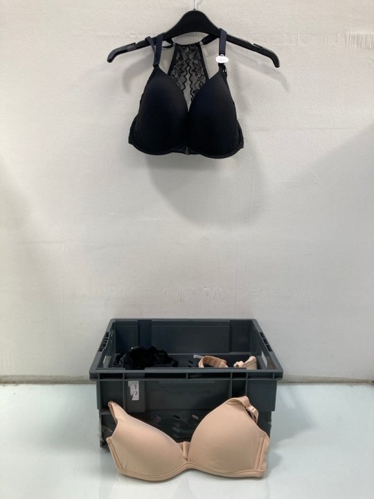 Lot 1077  
            Marchington SR13 - Parcel Delivery Only 

                
QTY OF ASSORTED WOMENS UNDERWEAR IN VARIOUS SIZES TO INCLUDE FANTASIA LACE FRILL ...