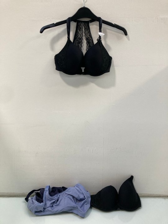 Lot 1079  
            Marchington SR13 - Parcel Delivery Only 

                
3 X ASSORTED WOMENS UNDERWEAR IN VARIOUS SIZES TO INCLUDE JOHN LEWIS & PARTNERS R...