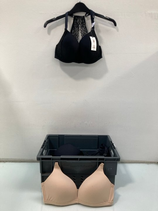 Lot 1080  
            Marchington SR13 - Parcel Delivery Only 

                
QTY OF ASSORTED WOMENS UNDERWEAR IN VARIOUS SIZES TO INCLUDE JOHN LEWIS & PARTNER...