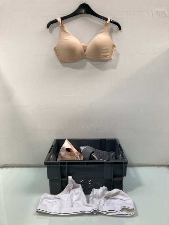 Lot 1082  
            Marchington SR13 - Parcel Delivery Only 

                
QTY OF ASSORTED WOMENS UNDERWEAR IN VARIOUS SIZES TO INCLUDE JOHN LEWIS & PARTNER...