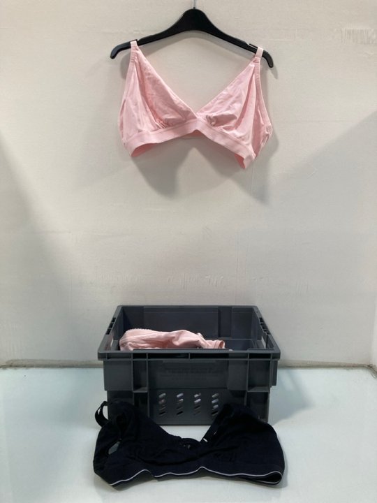 Lot 1083  
            Marchington SR13 - Parcel Delivery Only 

                
QTY OF ASSORTED WOMENS UNDERWEAR IN VARIOUS SIZES TO INCLUDE JOHN LEWIS & PARTNER...