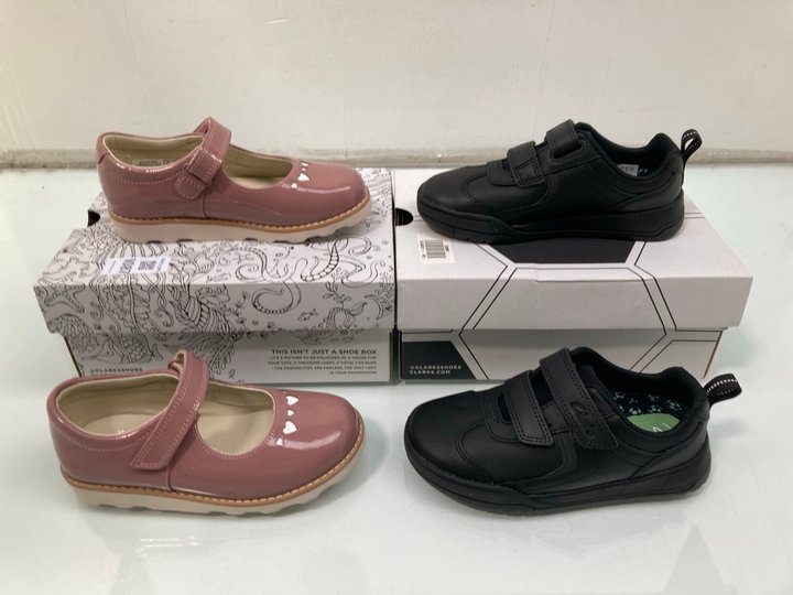 Lot 1087  
            Marchington SR13 - Parcel Delivery Only 

                
CLARKS CHILDRENS CROWN JANE SHOES IN DUSTY PINK PATENT - SIZE UK 10.5 TO INCLUDE ...